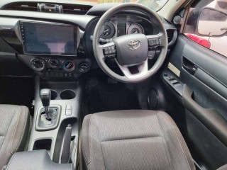 toyota-hilux-levo