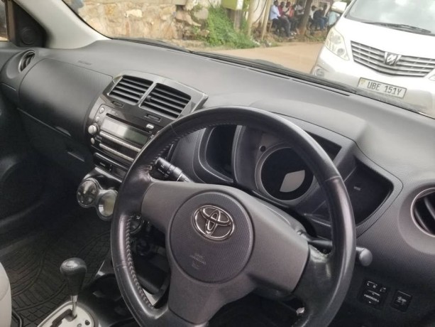 toyota-ist-big-3