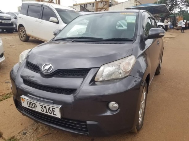 toyota-ist-big-1