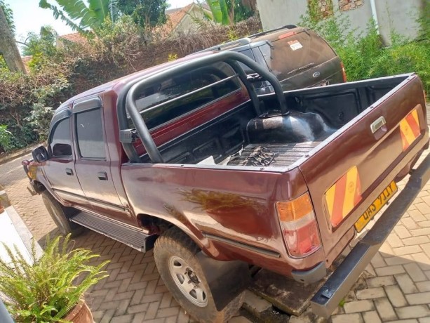 toyota-hilux-big-1