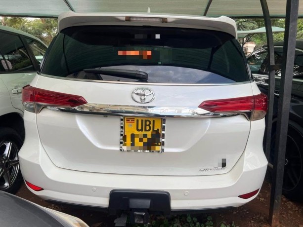 toyota-fortuner-big-1